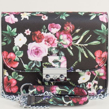 Дамска чанта в черен цвят на цветя и метална закопчалка ch312chps