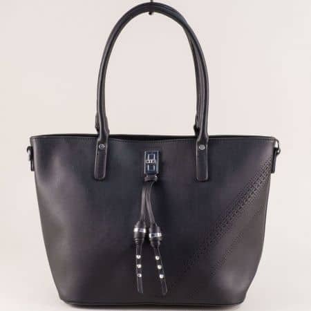 Черна дамска чанта с три прегради и декорация ch332ch