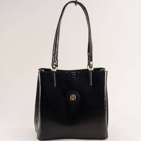 Стилна дамска чанта в черен лак с кроко принт ch333krlch