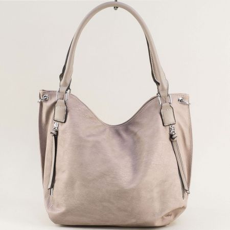 Ежедневна дамска чанта в бежов цвят с декоративни ресни ch38203bj