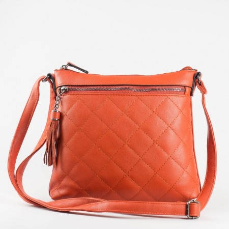 Страхотен модел ежедневна дамска чанта в ефектен червен цвят David Jones ch3908-2chv