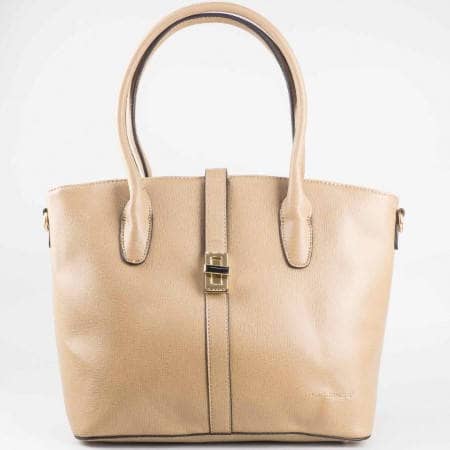 Дамска практична чанта с две дръжки и метална закопчалка на David Jones в светло кафяв цвят ch3924-1k