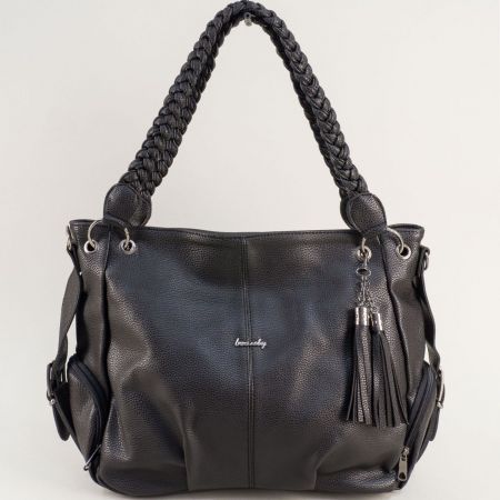 Дамска чанта в черен цвят с две дръжки и пискюли ch416ch