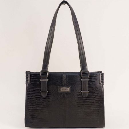 Стилна дамска чанта в черно с ефектна кожа ch427krlch