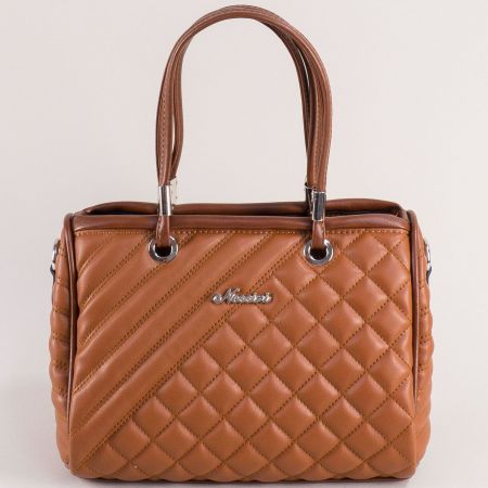 Всекидневна дамска чанта в кафяв цвят на вафлики ch452k