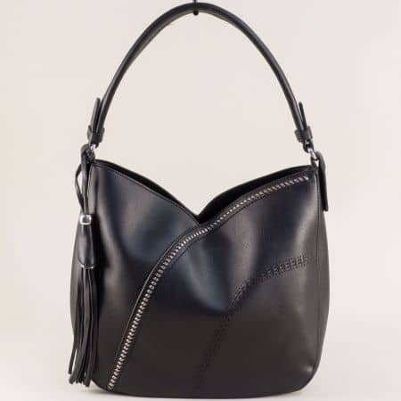 Черна дамска чанта, тип торба с пискюл и три прегради ch455ch