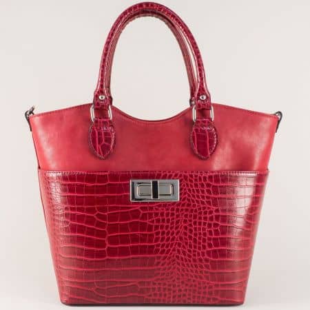 Стилна дамска чанта в червено с модерен кроко принт ch504chv