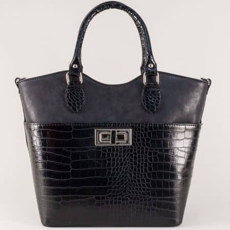 Черна дамска чанта на български производител със стилна визия ch504krch