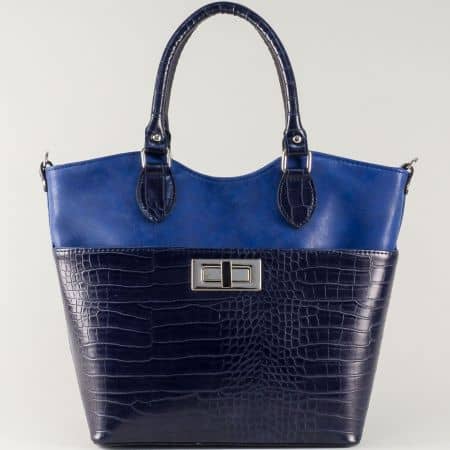 Синя дамска чанта с два практични джоба от външната страна ch504s
