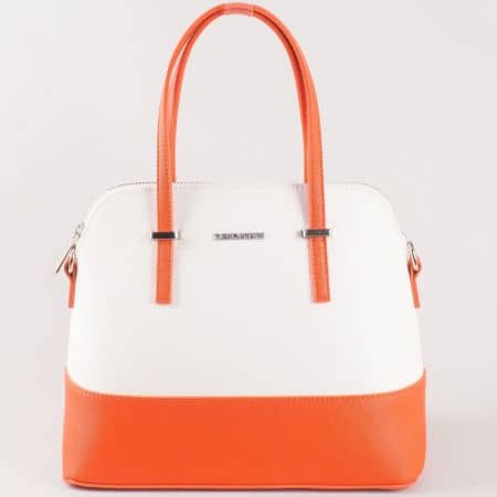 Дамска атрактивна чанта с ефектна изчистена визия на френския производител David Jones в оранжево и бяло ch5077-1bo