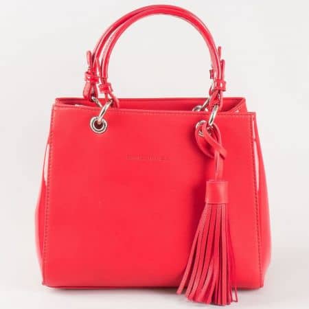 Дамска чанта с пискюл и свежа визия на френския производител David Jones в червен цвят ch5078-1chv