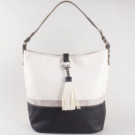 Дамска чанта за всеки ден в интересна цветова комбинация с пискюл на френската марка David Jones в бяло и черно ch5080-2ch