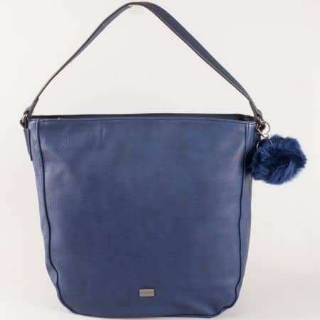 Атрактивна дамска чанта с красиво пухче в син цвят и външно джобче- David Jones  ch5258-1s