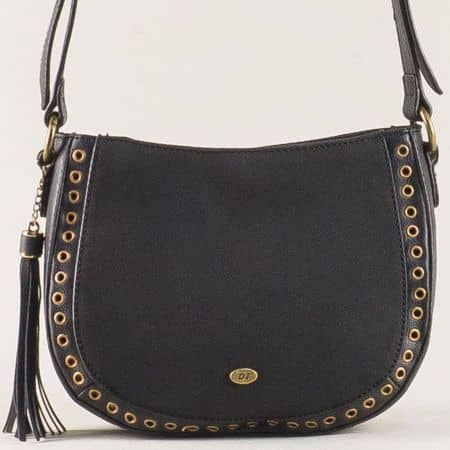 Дамска чанта в черен цвят с пискюл- DAVID JONES ch5620-1ch
