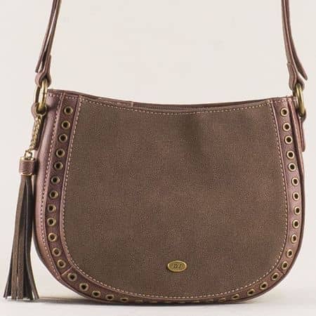 Тъмно кафява дамска чанта с пискюл- DAVID JONES ch5620-1kk