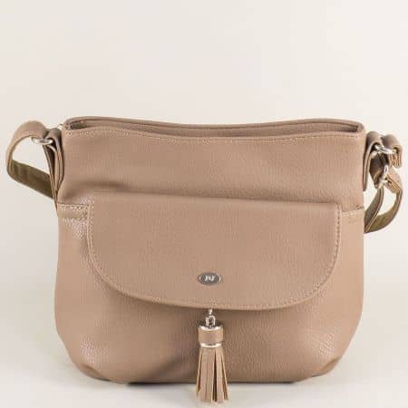 Дамска чанта с дълга дръжка и пискюл в бежов цвят ch5627-2bj