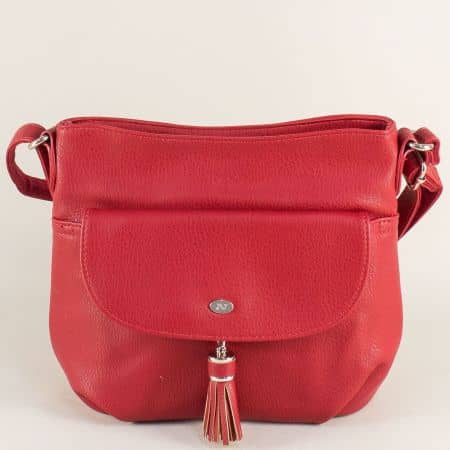 Дамска чанта с дълга дръжка и пискюл в червен цвят ch5627-2chv