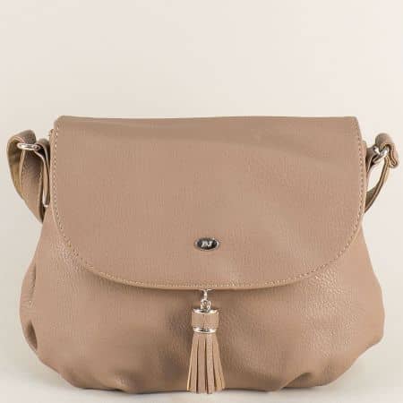 Дамска чанта с пискюл и дълга дръжка в бежов цвят ch5627-1bj
