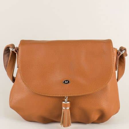 Кафява дамска чанта с пискюл и дълга дръжка ch5627-1k