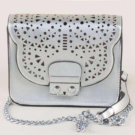 Малка дамска чанта с перфорация в сребро ch60382sr