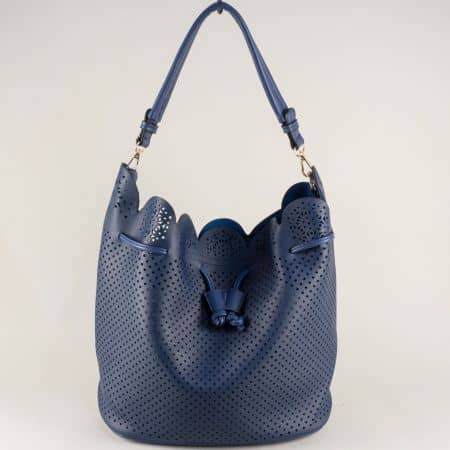 Дамска чанта, тип торба с перфорация в син цвят ch663553s