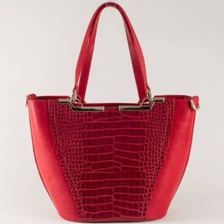 Червена дамска чанта със стилна визия ch672krchv