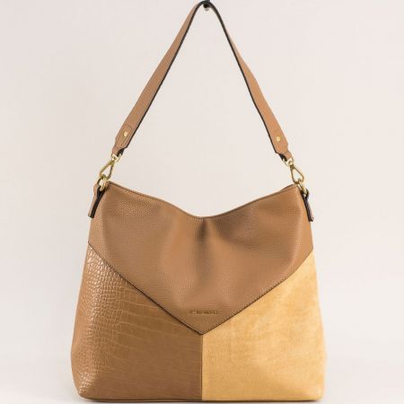 Стилна дамска чанта в бежов цвят с кроко принт ch7003-3bj