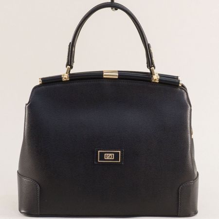 Дамска чанта е ефектно закопчаване в черен цвят ch7061ch