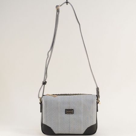 Дамска чанта с дълга дръжка и заден джоб в черно и бяло ch784chb