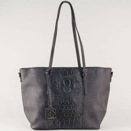 Черна дамска чанта с удобни дръжки и ефектен кроко принт ch90501ch