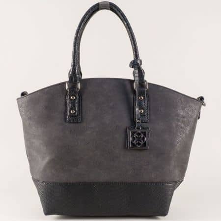 Черна дамска чанта с две прегради и удобни дръжки ch90531ch