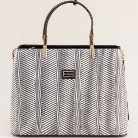 Дамска чанта в бяло и черно с ефектен дизайн ch924chb