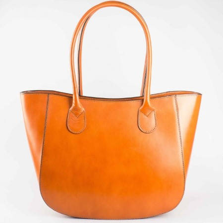 Дамска ежедневна чанта произведена от висококачествена естествена кожа в оранжев цвят chlodkao