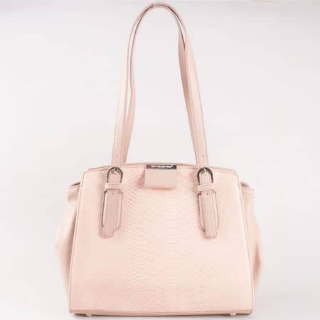 Дамска атрактивна чанта със змийски принт на френския производител David Jones в розов цвят cm3086rz
