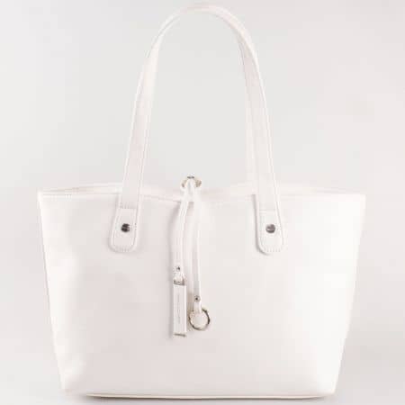 Дамска стилна чанта със семпла ежедневна визия на френския производител David Jones в бяло cm3106b