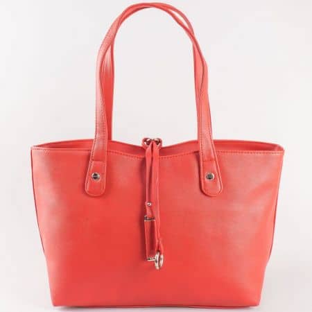 Дамска ежедневна чанта с изчистена визия на френския производител David Jones в червено cm3106chv
