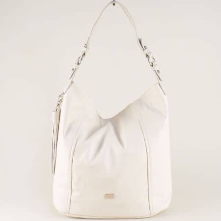 Бяла дамска чанта с пискюл- DAVID JONES cm3395b