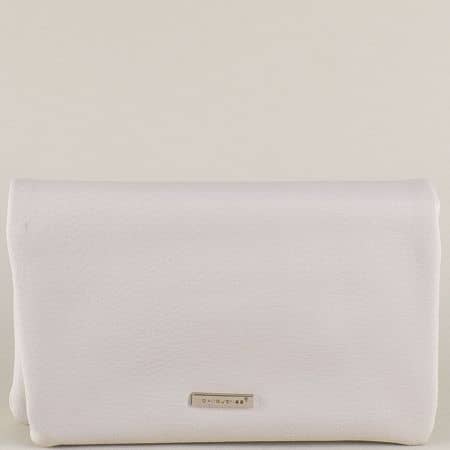 Малка дамска чанта с практично разпределение в бяло cm3424b