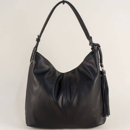 Черна дамска чанта, тип торба с пискюл и къса дръжка cm3526ch