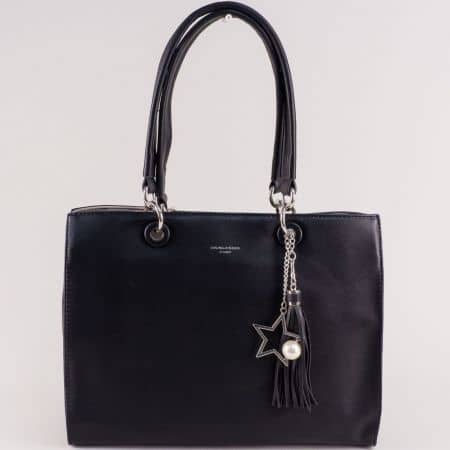 Черна дамска чанта с пискюл и две прегради- DAVID JONES cm5009ch