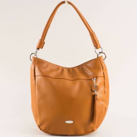 Ежедневна дамска чанта в кафяв цвят на DAVID JONES cm5725k