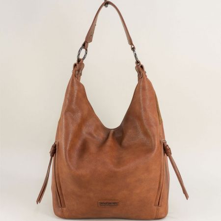 Дамска чанта тип торба в кафяв цвят с странични джобчета с цип cm6560k