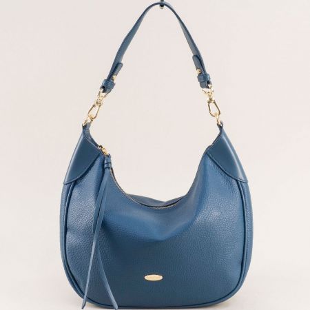 Атрактивна дамска чанта в син цвят с метална емблема David Jones cm6743s