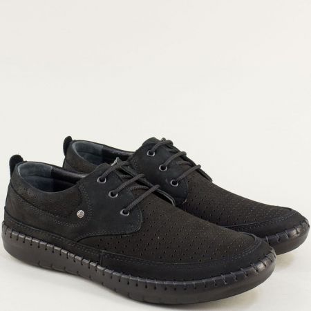 Мъжки равни обувки с връзки в черно от  естествен набук e5105nch