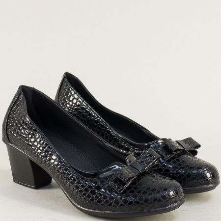 Стилни дамски обувки на среден ток в черен лак e5371krlch