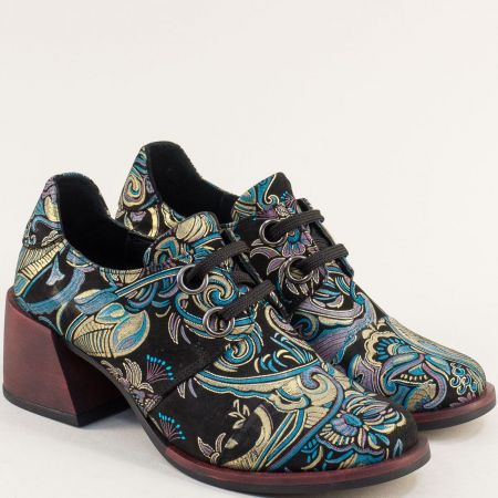 Ефектни дамски обувки с цветен принт естествен набук k0203achps1