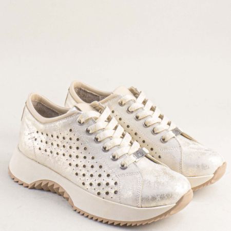 Дамски обувки на спортно ходило с перфорация и златист блясък k19033dzl