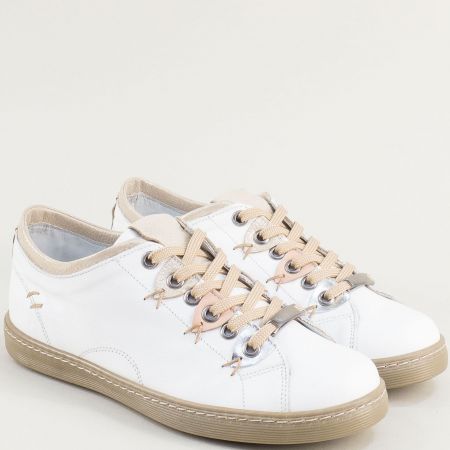 Спортни кожени дамски обувки в бяло с розови връзки k1903b