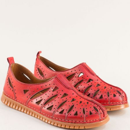 Кожени дамски обувки на каучуково ходило в червен цвят k5101chv