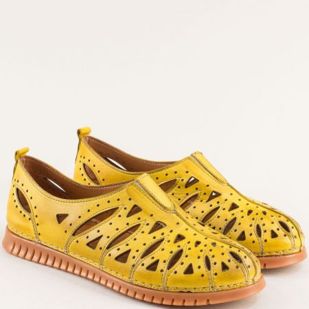 Равни дамски обувки с перфорация естествена кожа в жълто k5101j